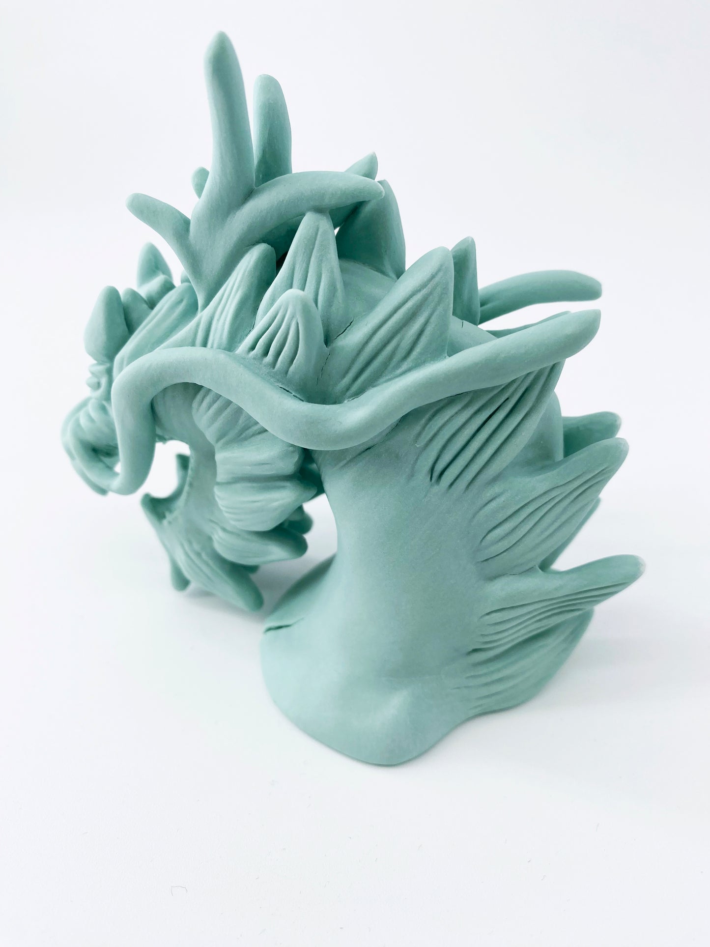 Cavalier Dragon- Porcelaine teintée céladon- Pièce unique- Sarang Porcelaine