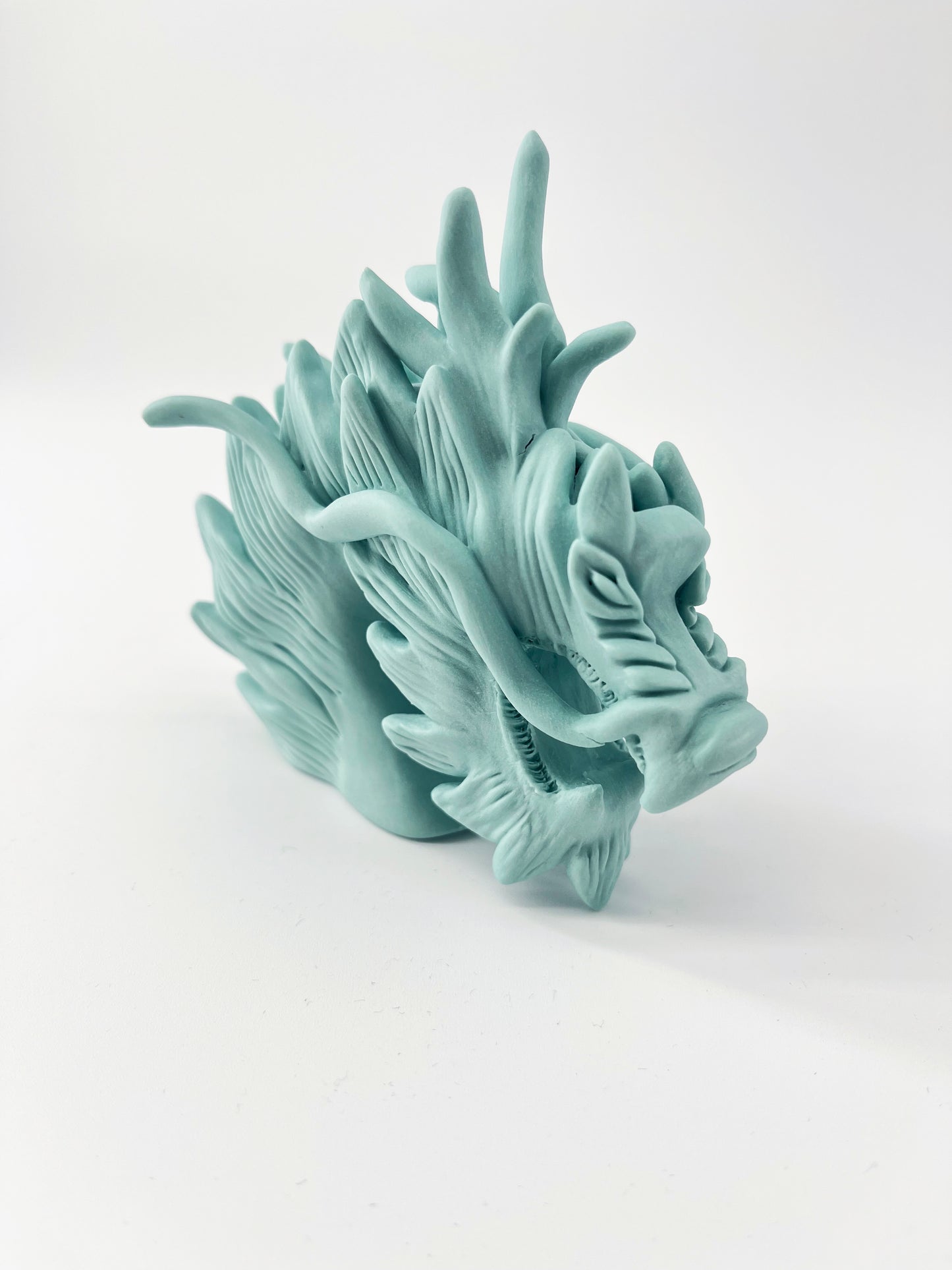 Cavalier Dragon- Porcelaine teintée céladon- Pièce unique- Sarang Porcelaine