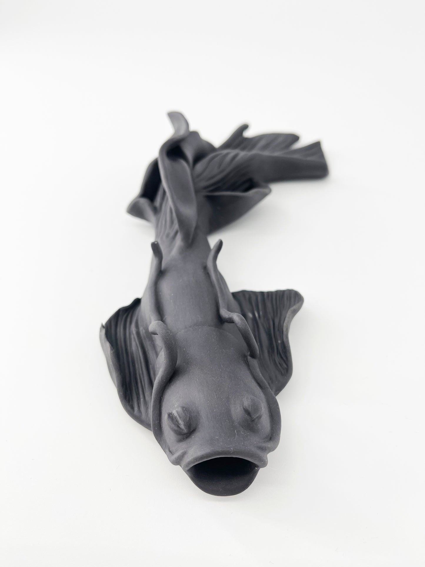 Large Black Carp- Carpe en porcelaine noire- Pièce unique- Sarang Porcelaine
