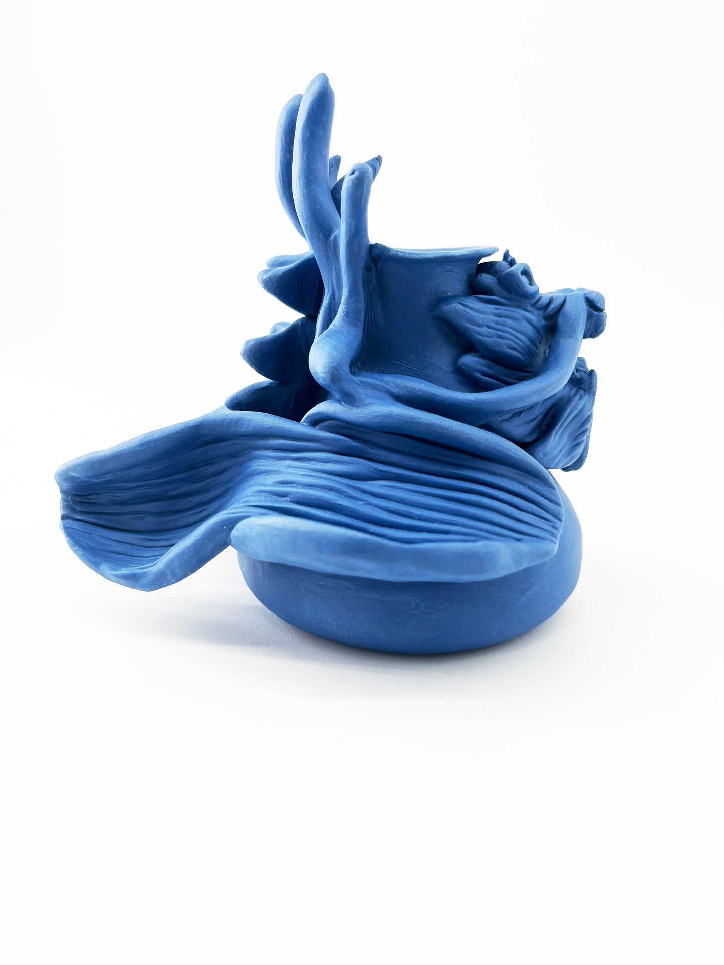 Mini Vase Dragon Bleu en Biscuit de Porcelaine – Pièce Unique