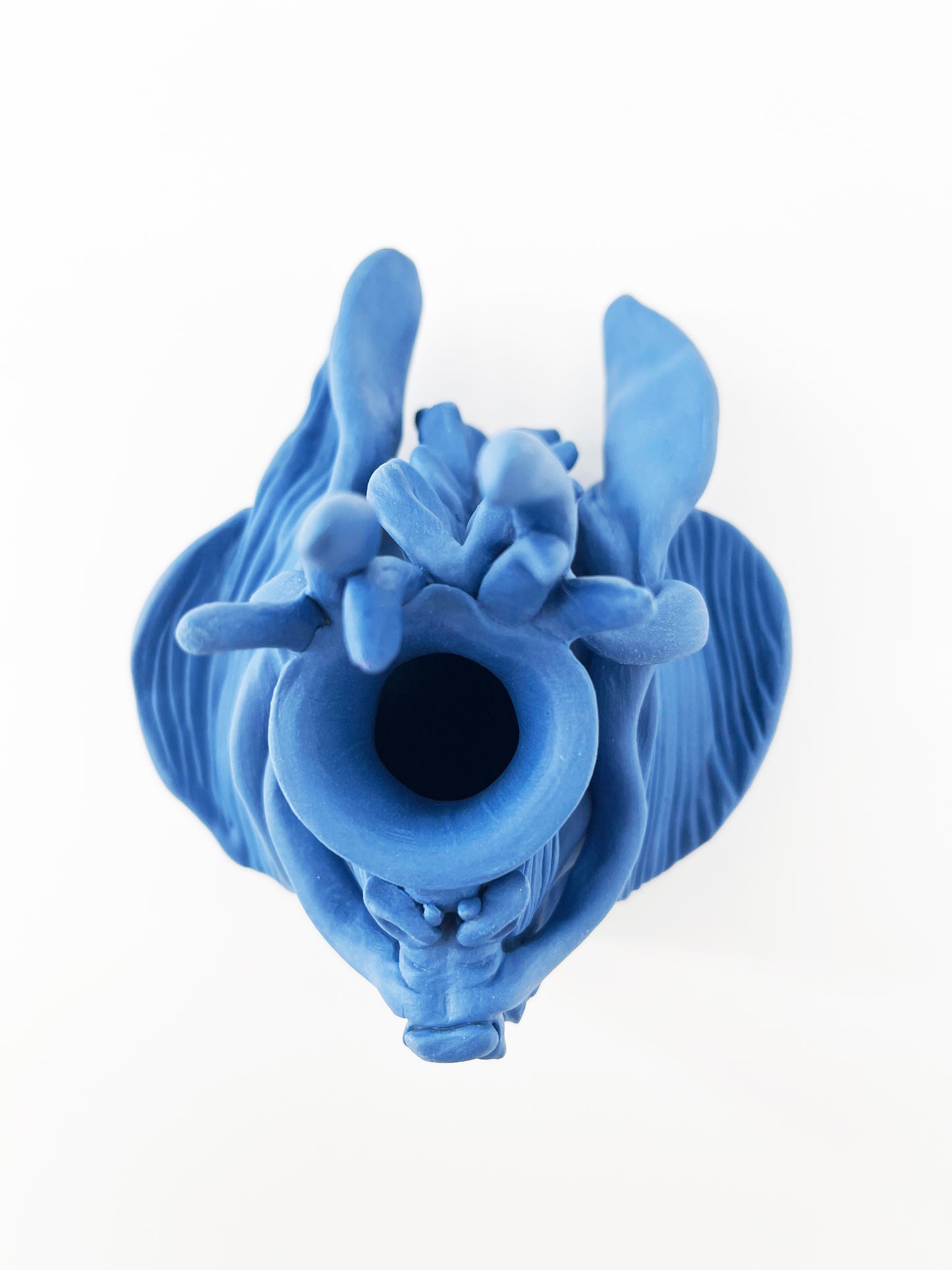 Mini Vase Dragon Bleu en Biscuit de Porcelaine – Pièce Unique