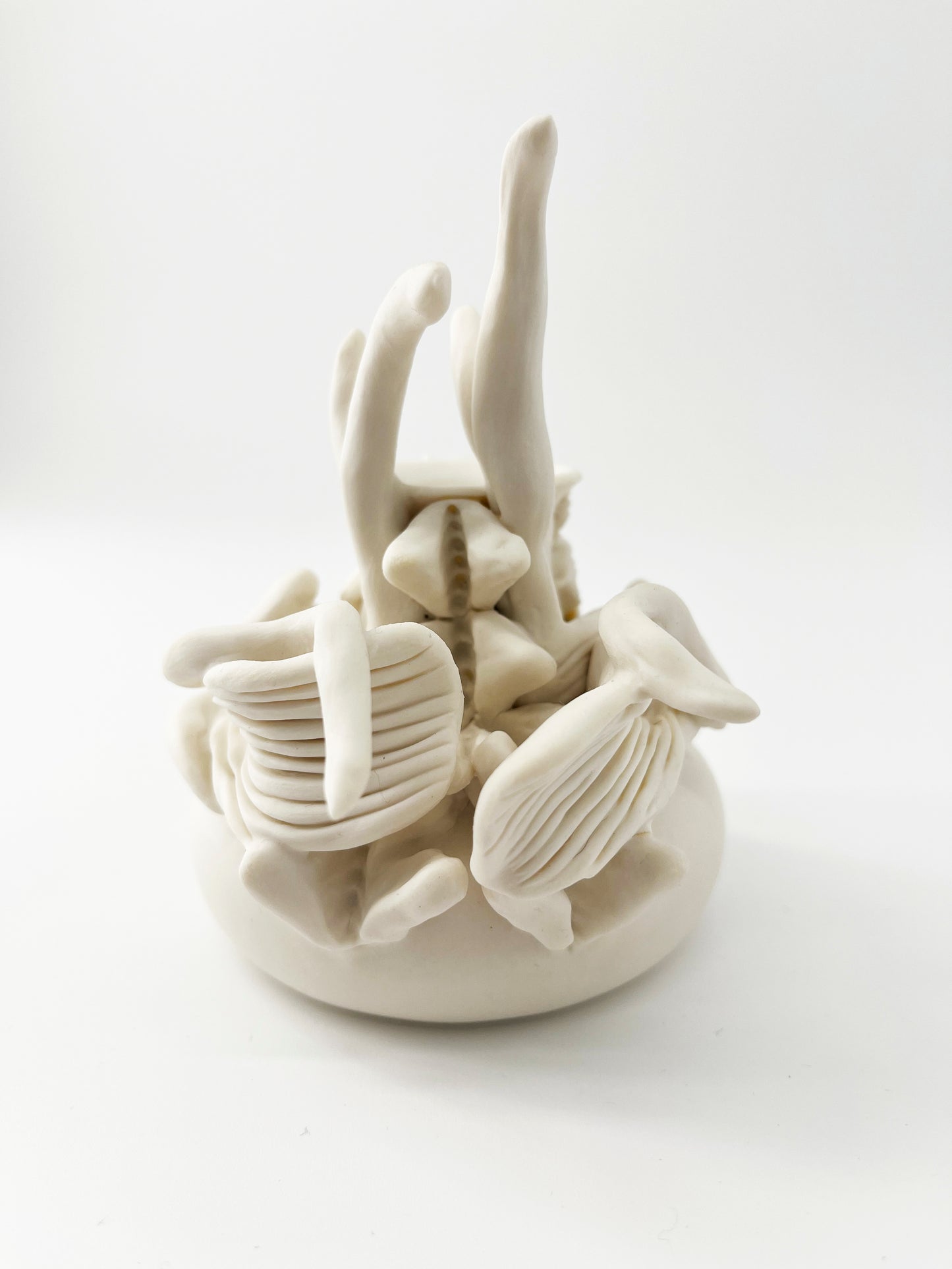 Mini Vase Dragon Blanc en biscuit porcelaine – Pièce unique