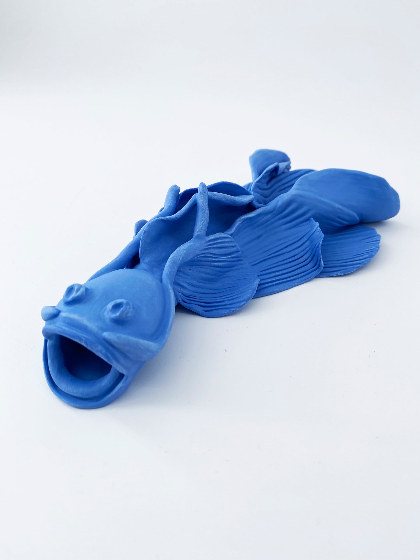 Carpe Bleu roi- Pièce unique en porcelaine- Sarang Porcelaine