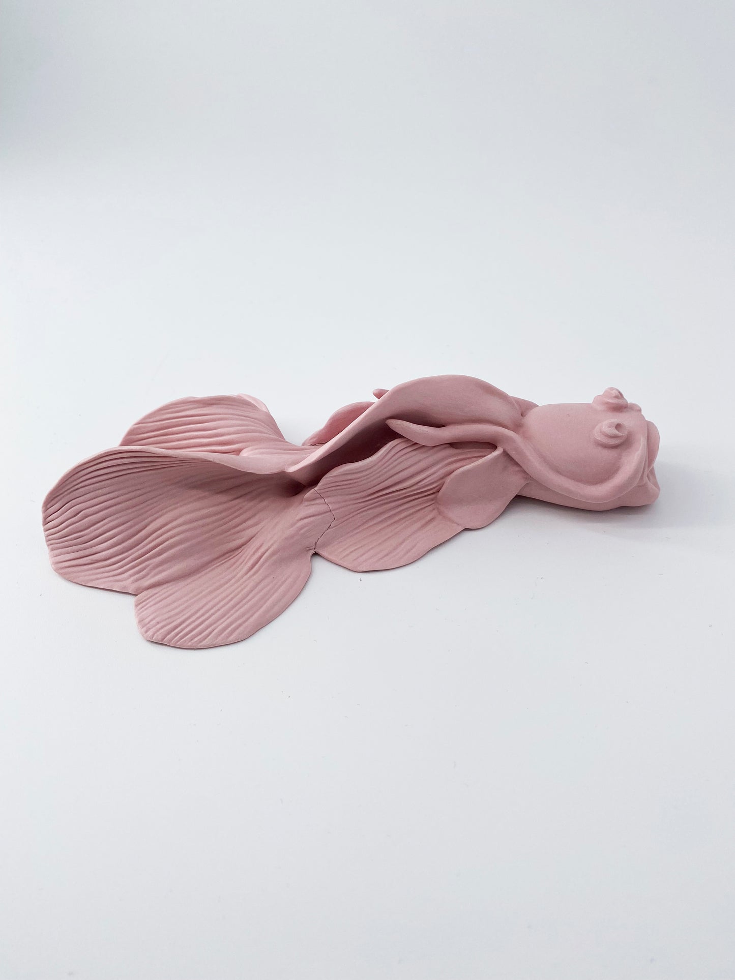 Carpe rose tutu- Pièce unique en porcelaine- Sarang Porcelaine