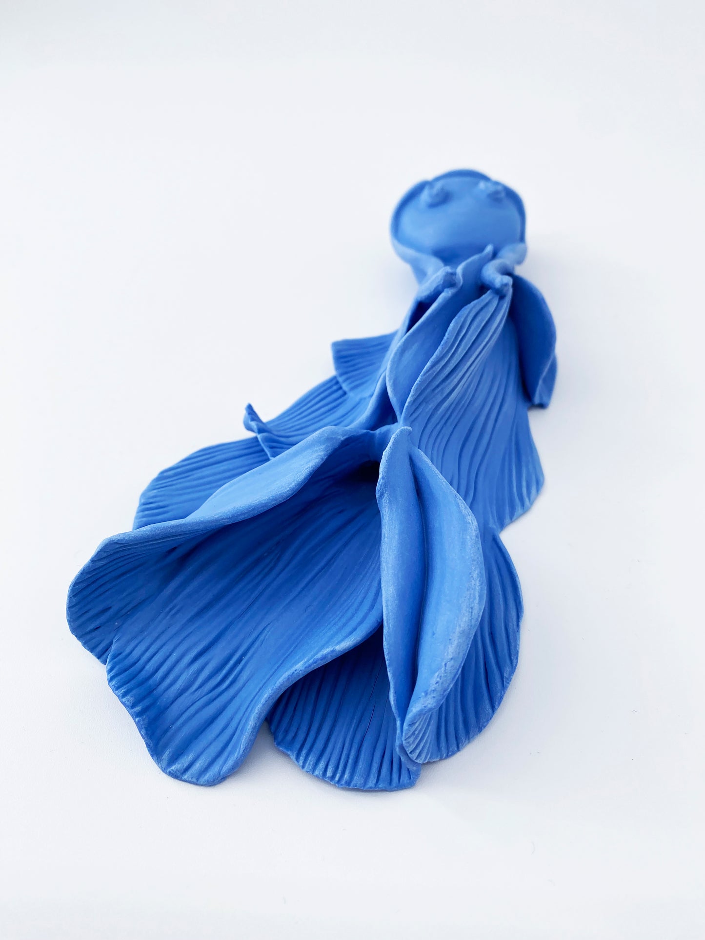 Carpe Bleu roi- Pièce unique en porcelaine- Sarang Porcelaine