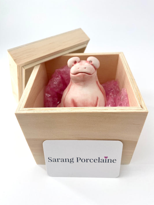 Serenity frog Haru - Sculpture grenouille zen en porcelaine