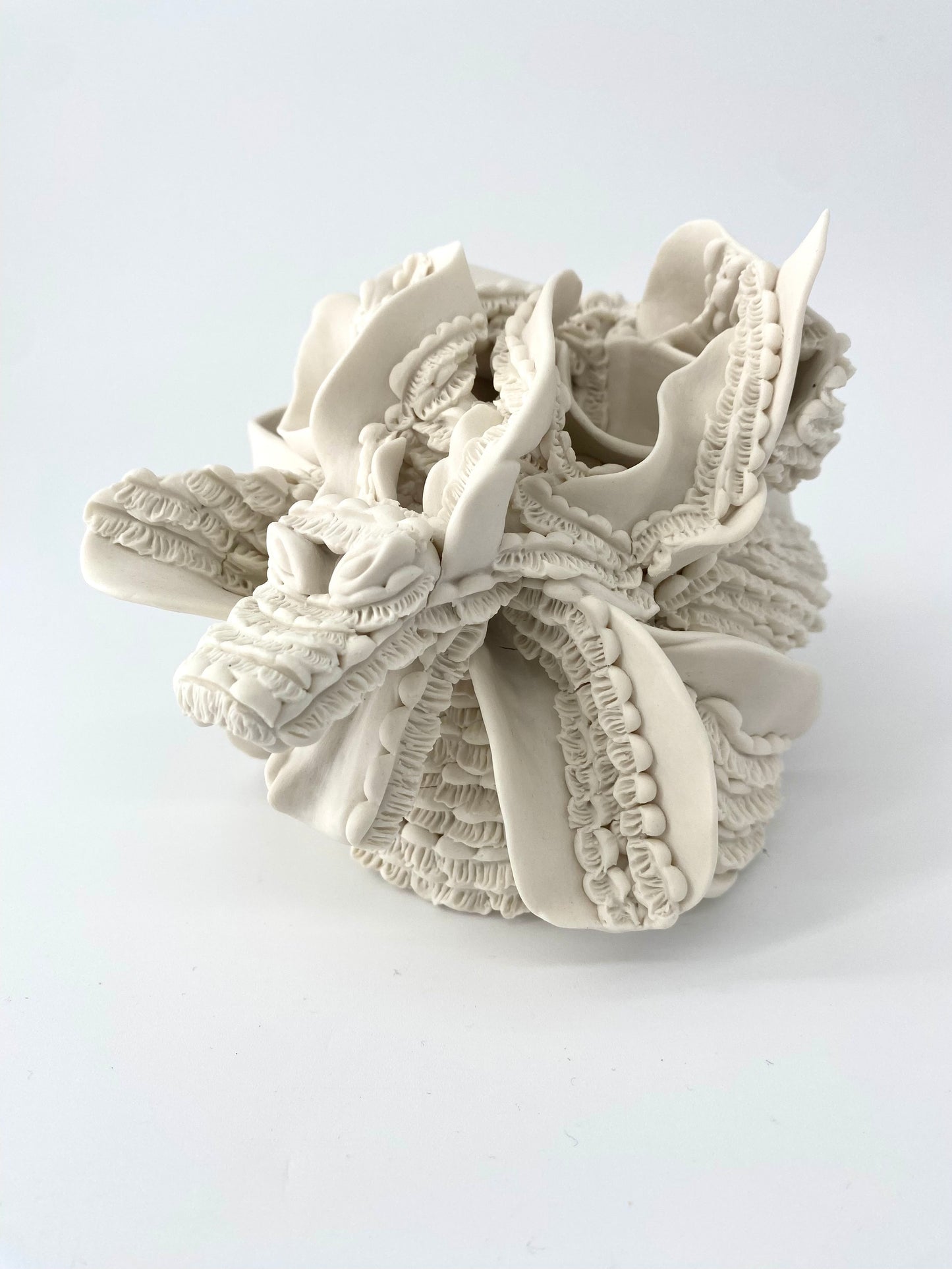 Dragon boule- Porcelaine- Collection Dentelle - Pièce unique - Sarang Porcelaine