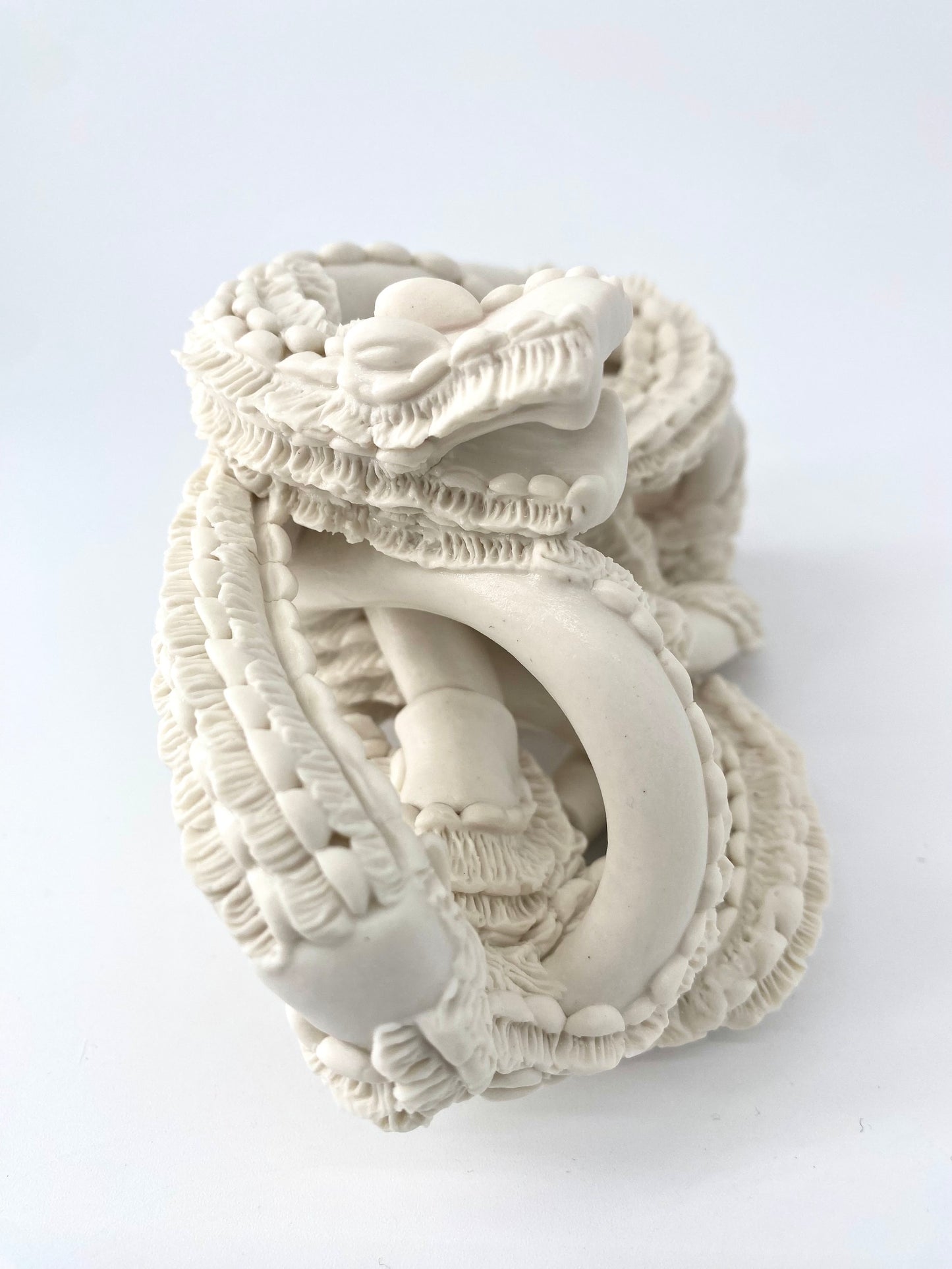 Serpent Nâga- Porcelaine blanche - Collection Dentelle - Pièce unique - Sarang Porcelaine