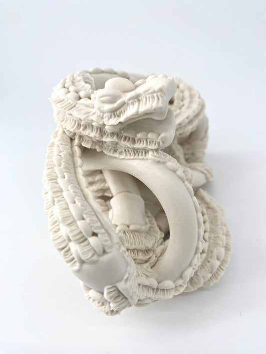 Serpent Nâga- Porcelaine blanche - Collection Dentelle - Pièce unique - Sarang Porcelaine