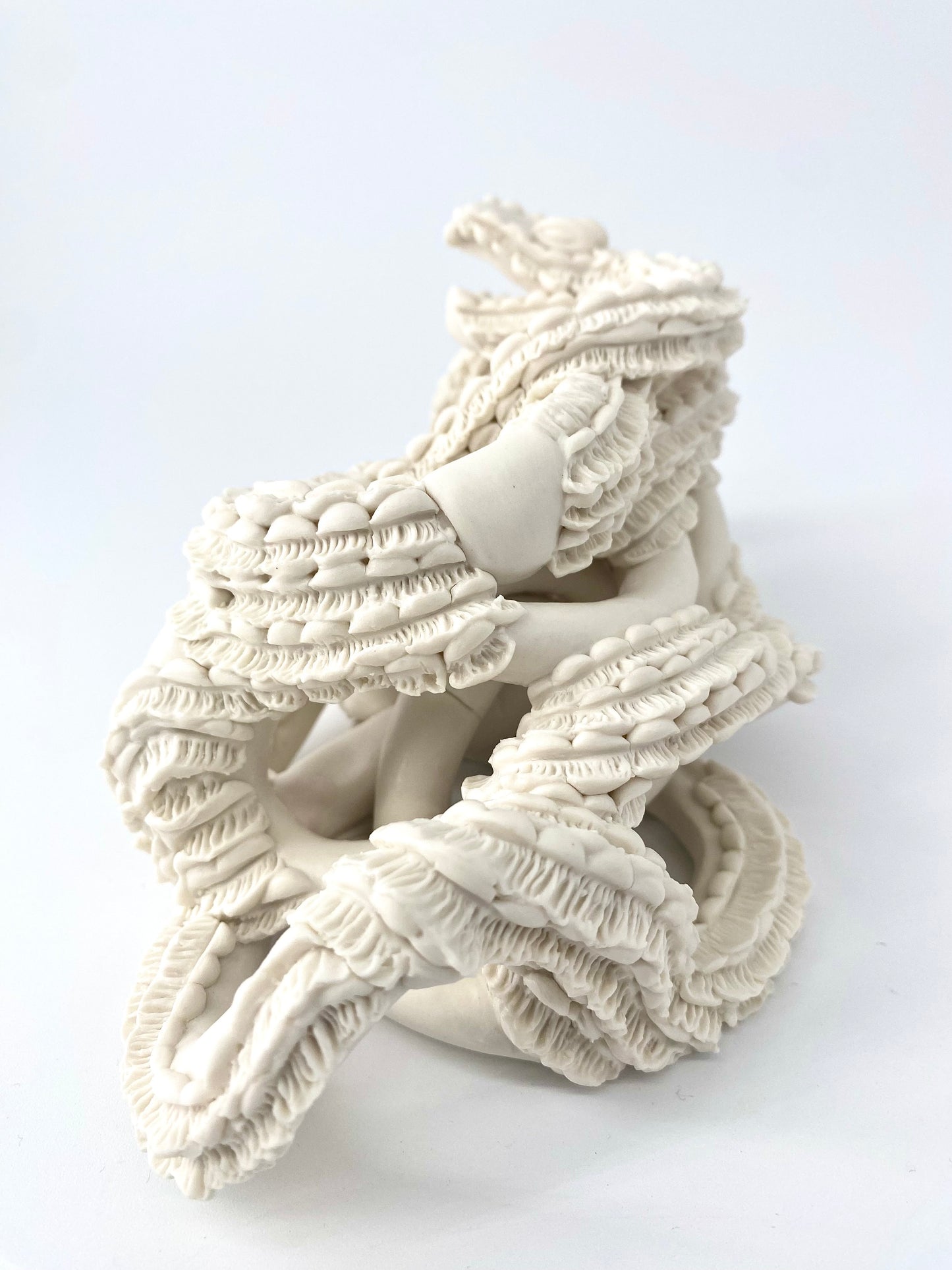 Serpent Nâga- Porcelaine blanche - Collection Dentelle - Pièce unique - Sarang Porcelaine