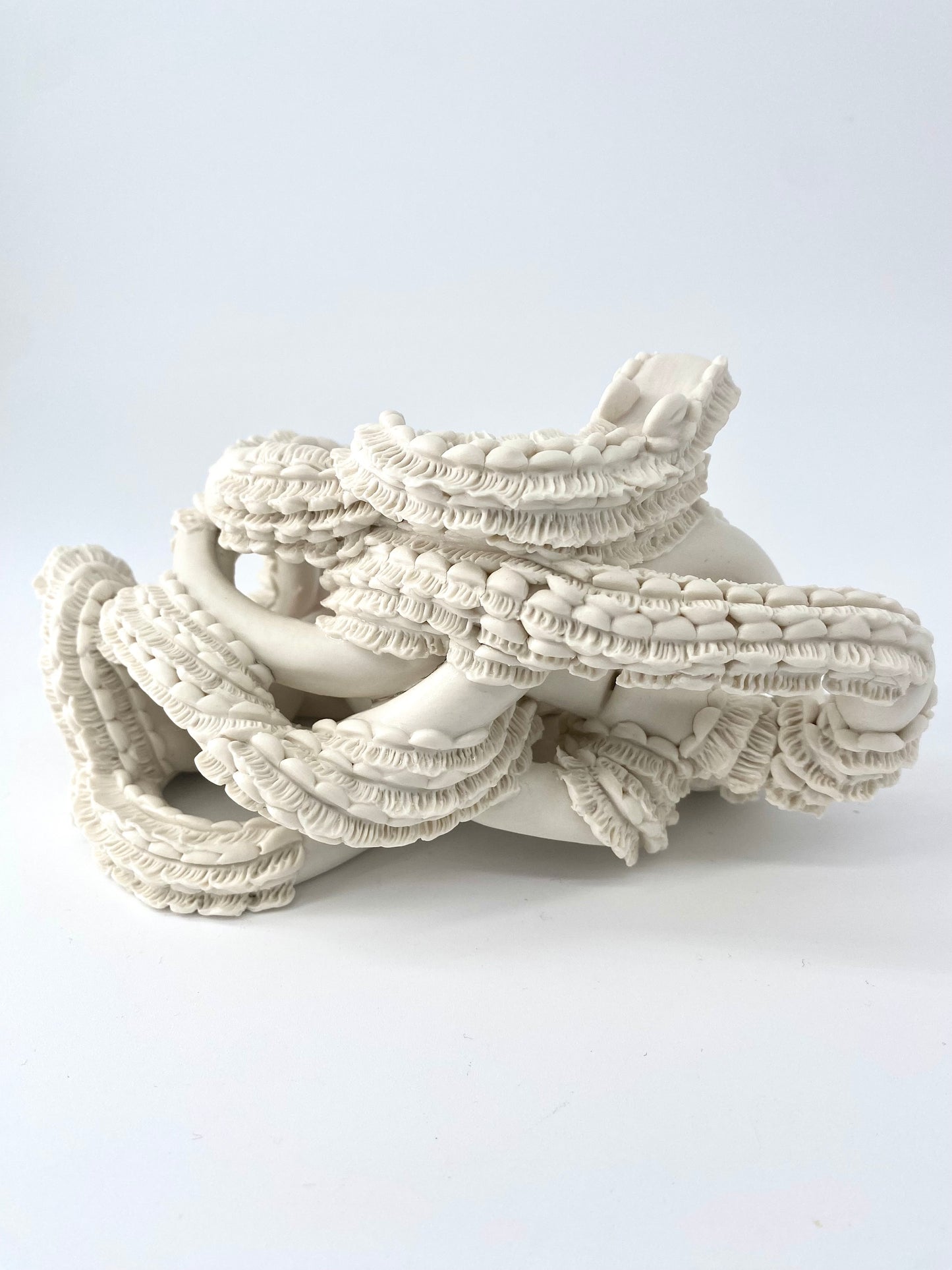 Serpent Nâga- Porcelaine blanche - Collection Dentelle - Pièce unique - Sarang Porcelaine