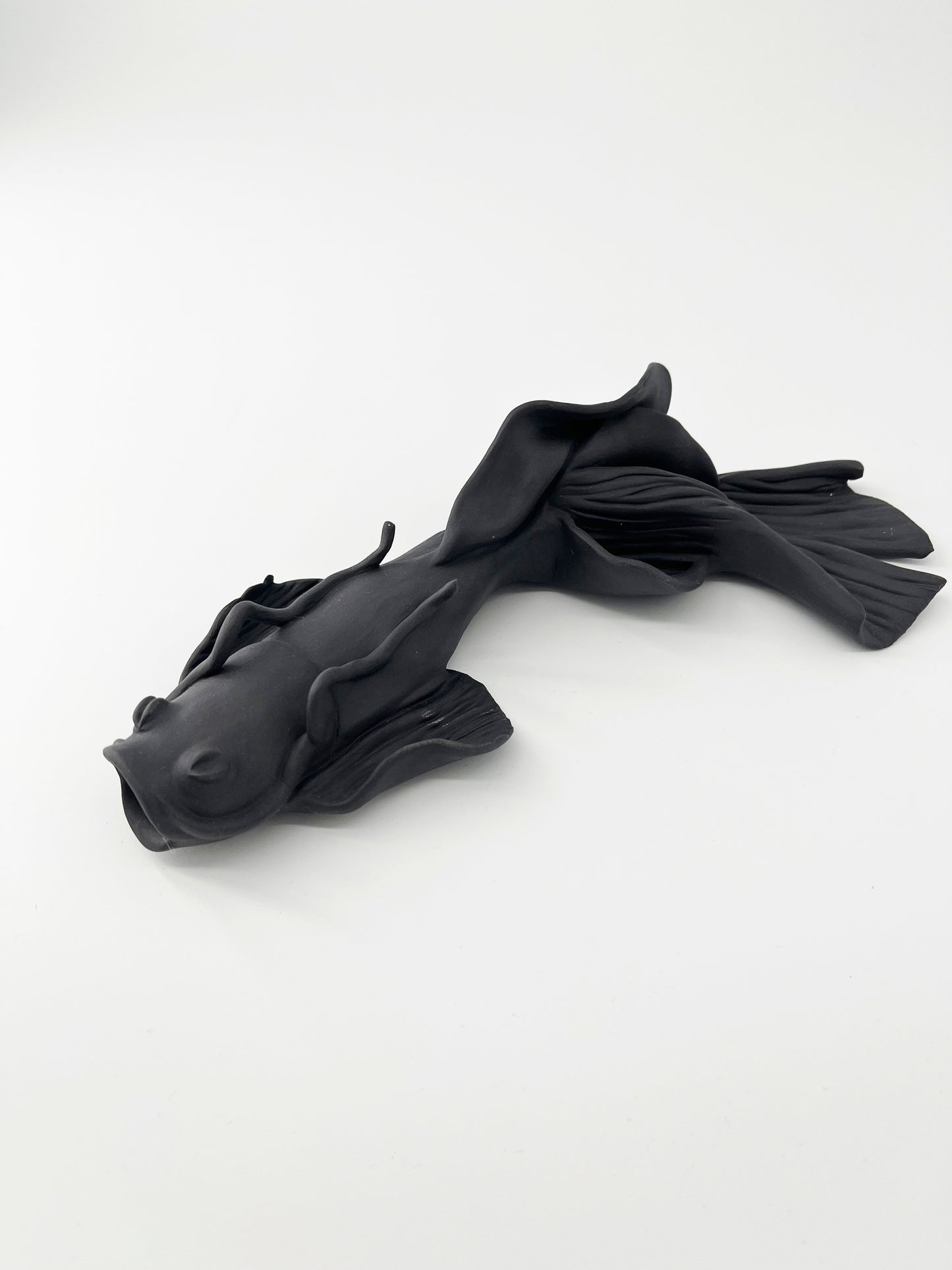 Large Black Carp- Carpe en porcelaine noire- Pièce unique- Sarang Porcelaine