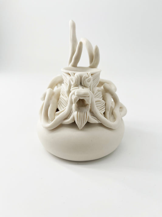 Mini Vase Dragon Blanc en biscuit porcelaine – Pièce unique