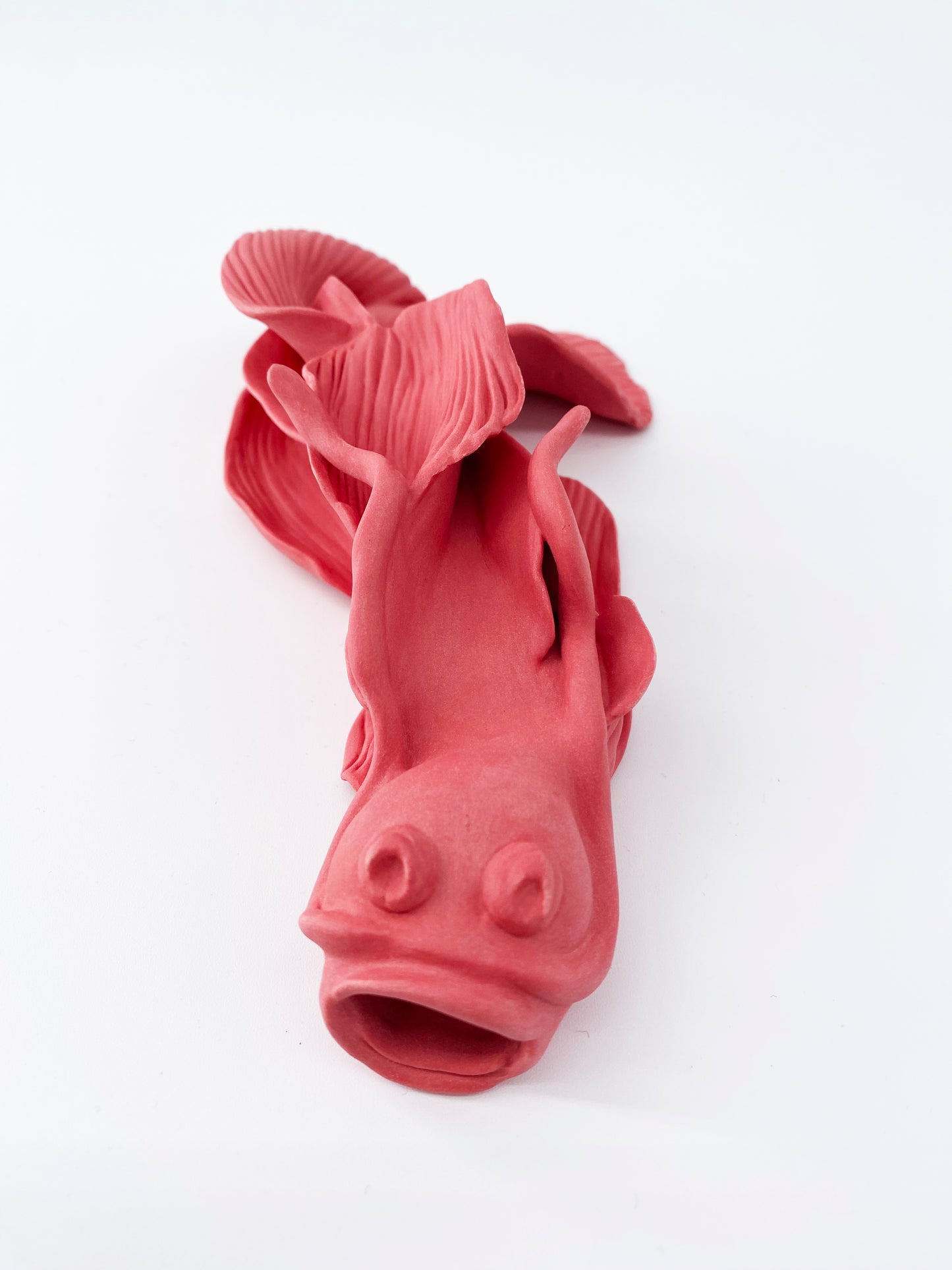 Carpe  Rouge corail- Pièce unique en porcelaine - Sarang Porcelaine