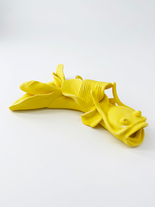Carpe Jaune profond- Pièce unique en porcelaine - Sarang Porcelaine